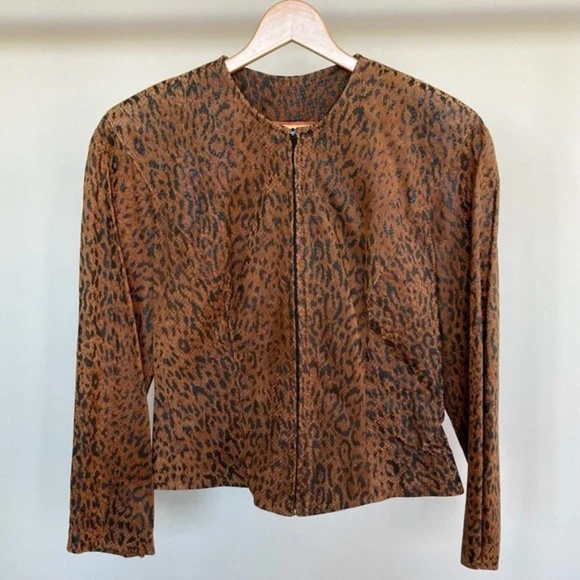 Danier genuine leather leopard print jacket. 🤎 - Picture 3 of 8